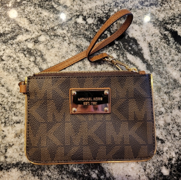 Michael Kors Authentic, Vintage 2 piece set Crossbody Bag, and wristlet. - Picture 10 of 15